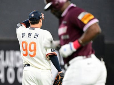 류현진 푸이그 잠재우고 시즌 첫 승 신고