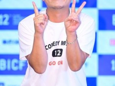 김준호가 피라미드 동굴에서 목 디스크 투혼 보여줘