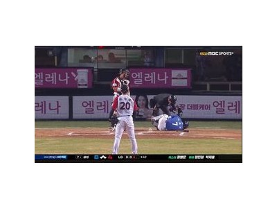 이재현 팔꿈치에 강속구 맞고 쓰러져 삼성 팬들 놀란 듯